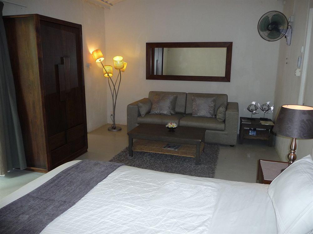 Esprit Libre Restaurant & Guest House Grand Baie Exterior photo