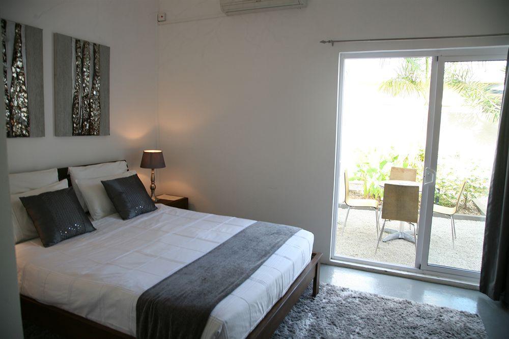 Esprit Libre Restaurant & Guest House Grand Baie Exterior photo