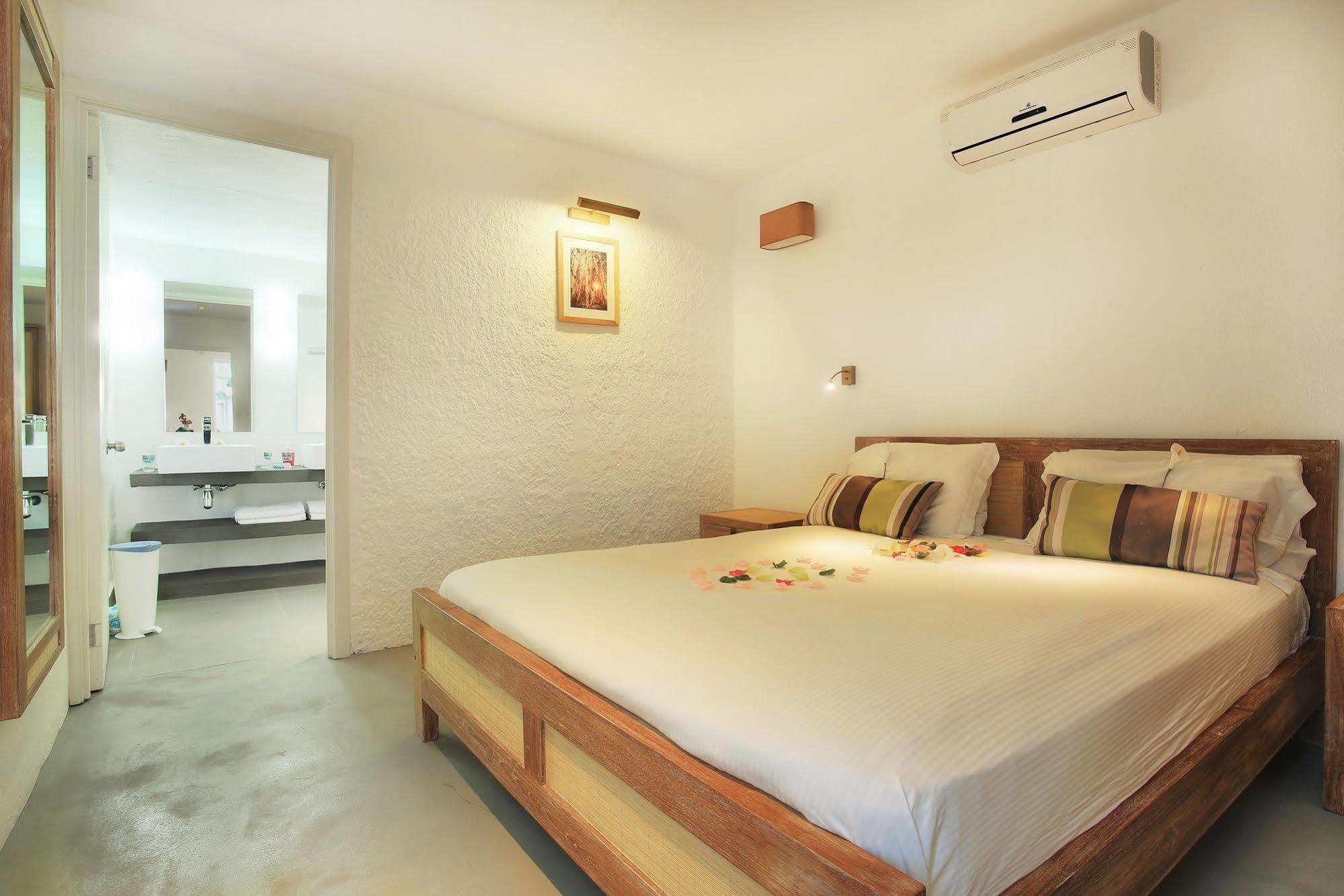 Esprit Libre Restaurant & Guest House Grand Baie Exterior photo